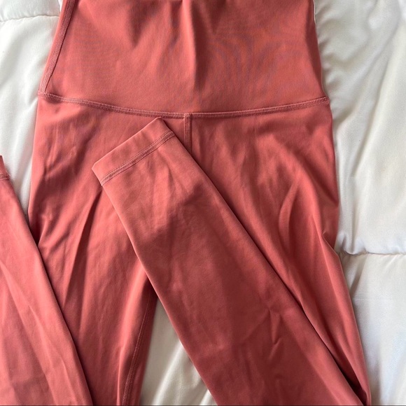 Lululemon Leggings Size 2 Pink Rose 28 inch Inseam - Picture 3 of 4